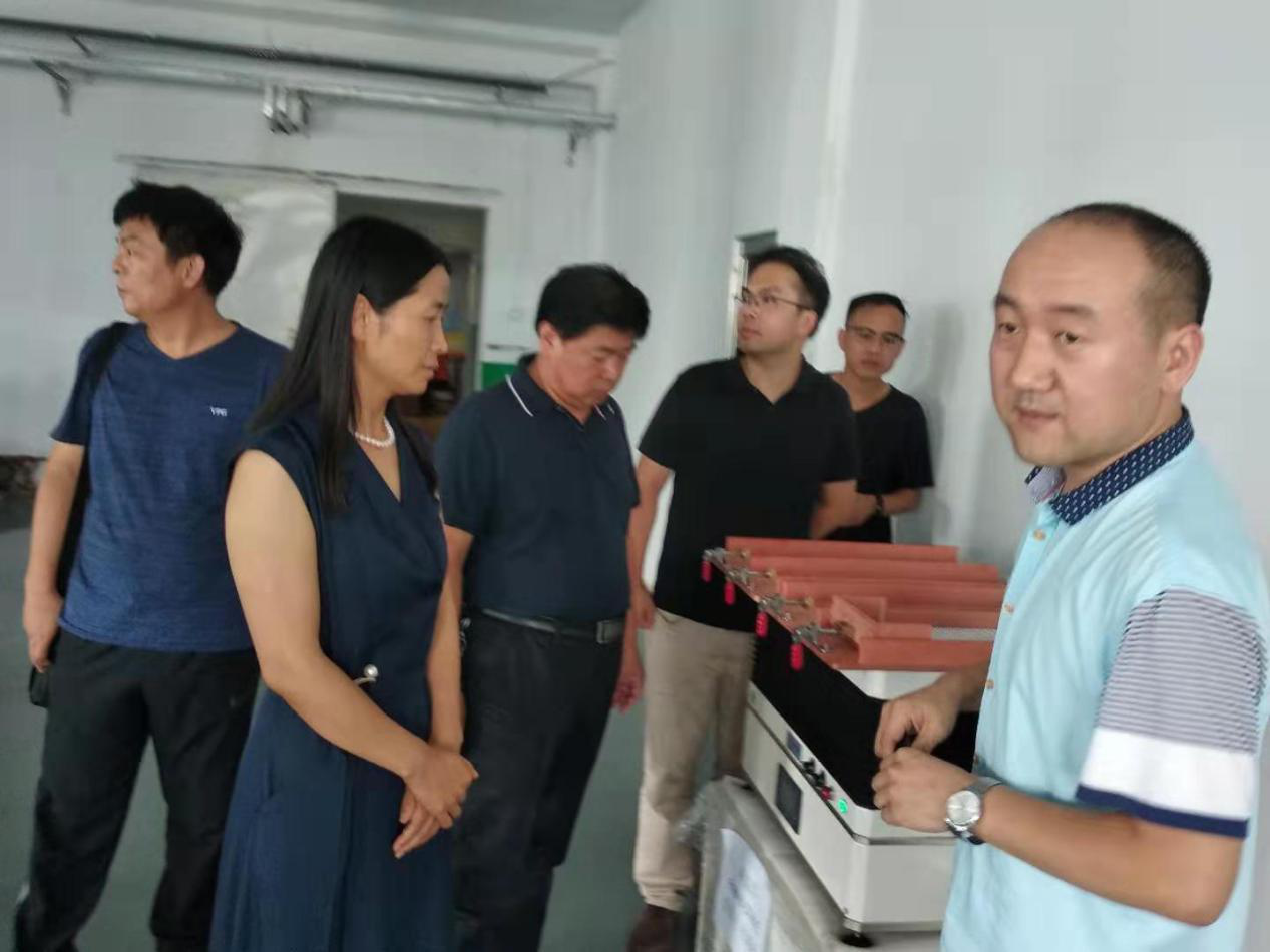 平一总经理金鹏讲解自由人整列机
